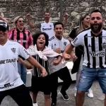 Pai de Hulk leva 'caravana de atleticanos' a Portugal e viraliza; assista