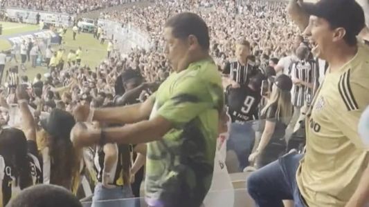 Pai do atacante Hulk, do Atlético, em uma das cabines do estádio Mineirão