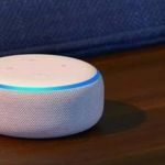 Homem perde a guarda da filha de 5 anos após deixar Alexa como 'babá' enquanto ia ao bar