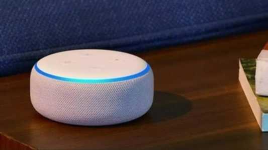 Pai perde a guarda da filha após deixar a criança em casa "sob cuidados" de uma Alexa