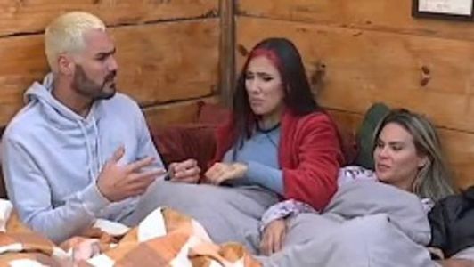 Paioleiros revelam cheiro de maconha perto da piscina do reality
