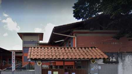 Pais de alunos de uma escola da rede municipal na região Pampulha denunciam falta de livros didáticos e problemas na entrega de uniformes