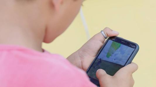 Pais devem supervisionar atividades dos filhos nas redes, orienta SBP