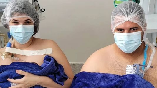 Pais pegaram filhos no colo pela primeira vez