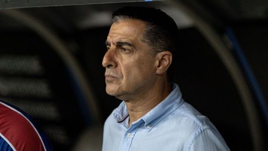 Renato Paiva, técnico do Fortaleza, no banco de reservas durante o jogo contra o Vélez Sarsfield-ARG