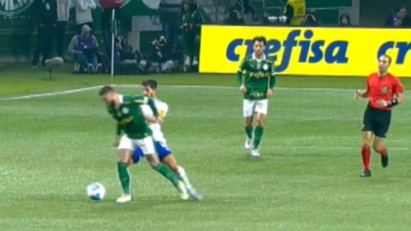 Comentaristas de ESPN e Globo analisam gol anulado do Cruzeiro contra o Palmeiras