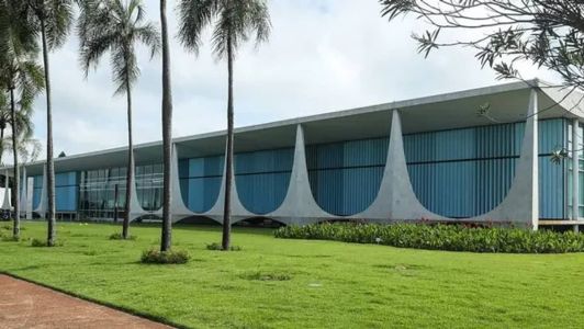 Palácio da Alvorada é a residência oficial do presidente da República e sua família