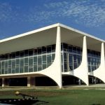 Governo Lula quer atrelar despesas com saúde e educação a gasto por habitante