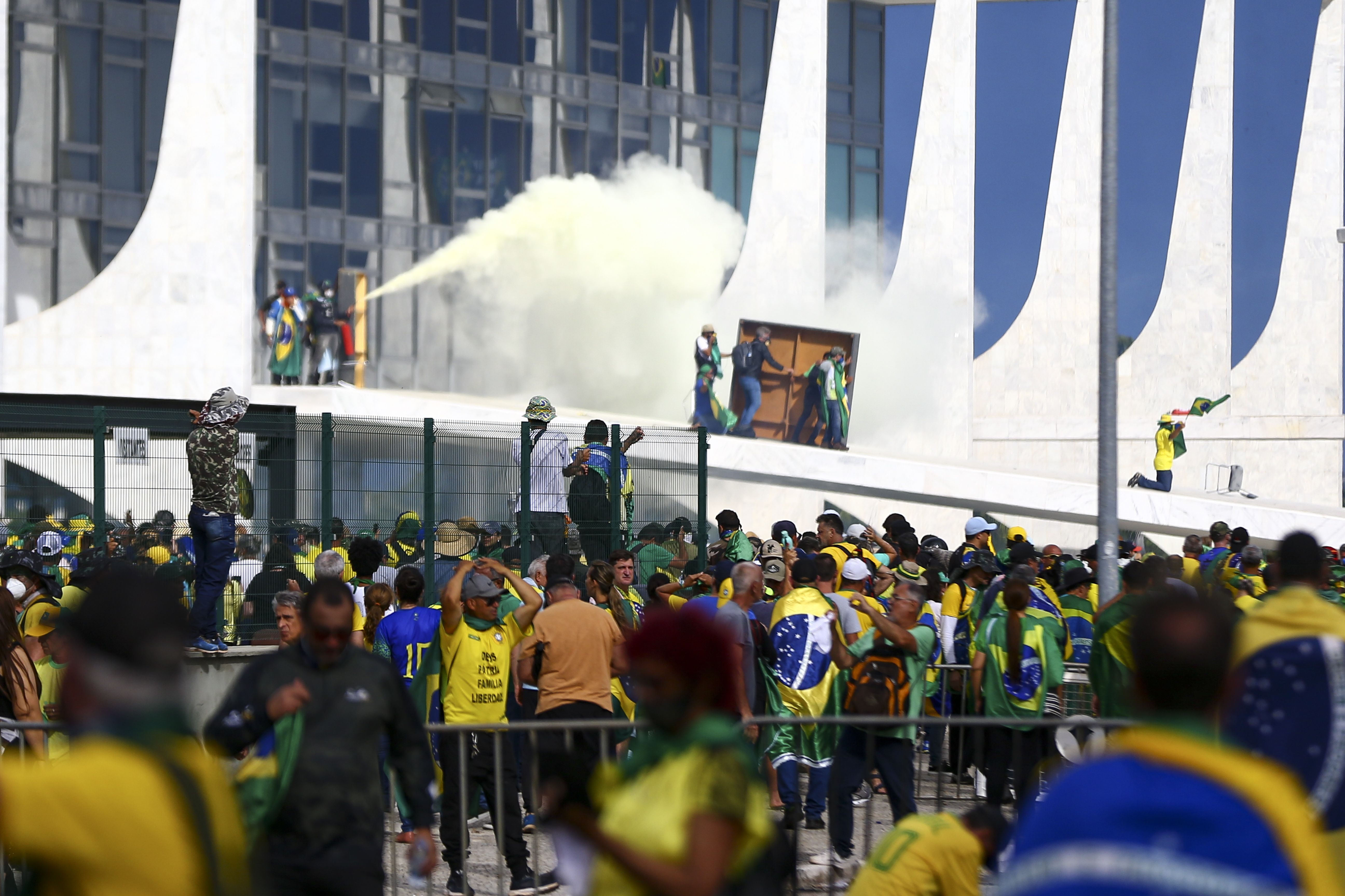 8 de Janeiro: invasão ao Planalto revelou falha no Plano Escudo, e general de Lula caiu três meses depois