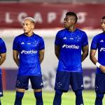 Larcamón sai em defesa de Palacios, titular do Cruzeiro em estreia no Mineiro