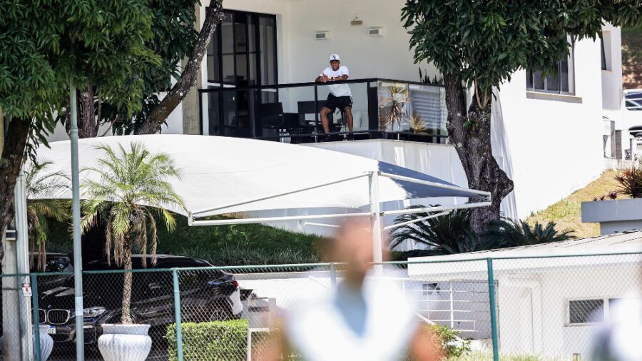Reforço do Atlético assiste a treino na Cidade do Galo antes de ser anunciado