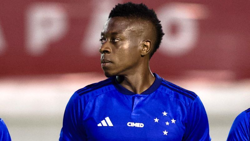 Contestado, Palacios pode voltar a jogar pelo Cruzeiro após mais de cinco meses
