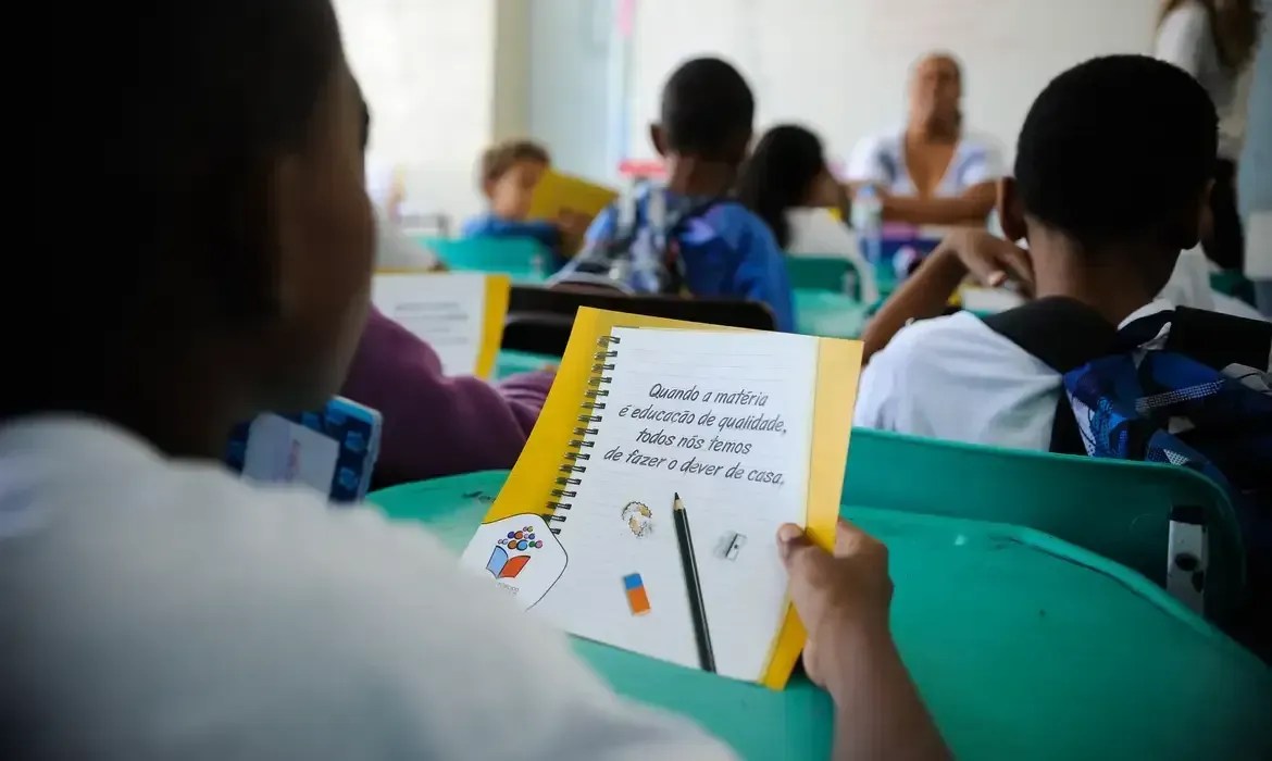 Podcast debate os impactos da obrigatoriedade do Ensino Religioso nas escolas