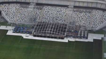 Palco é montado no Setor Norte da Arena MRV