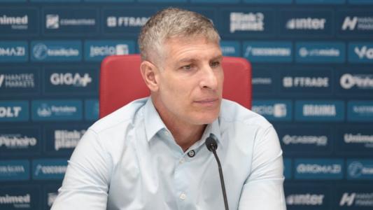 Martín Palermo, técnico do Fortaleza, durante entrevista coletiva