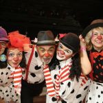 'Viva Praça 7': Grupo Somos e Sociedade do Raso fazem show de música e palhaçaria neste sábado (26)