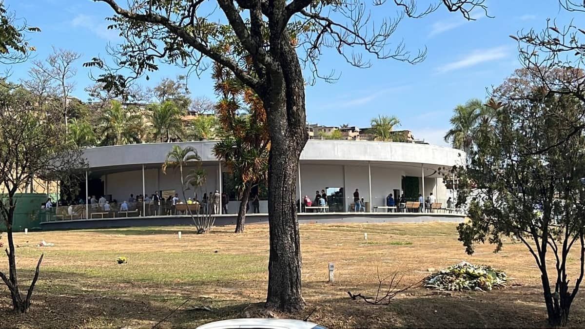Corpo de Palhinha, ídolo de Cruzeiro, Corinthians e Atlético, é sepultado em BH