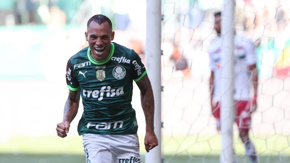 Palmeiras bate Fluminense e fica perto de conquistar título do Brasileiro