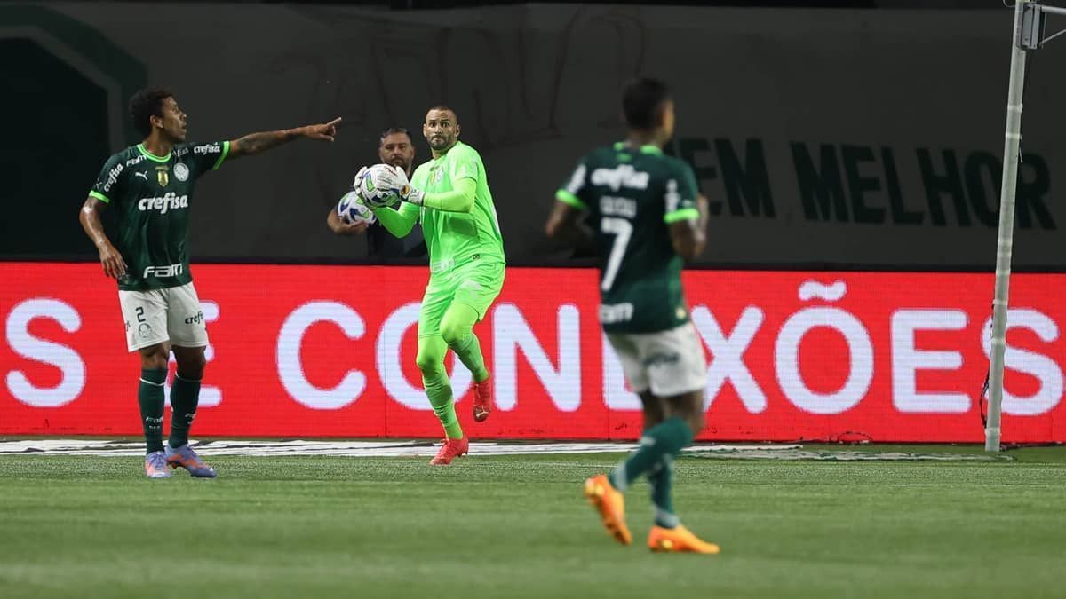 Palmeiras controla o Corinthians e vence com autoridade pelo Brasileirão