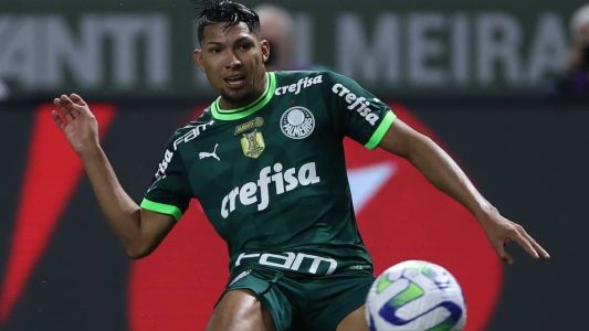 Palmeiras recebe líder Botafogo para tentar diminuir diferença pelo Brasileiro; veja escalações