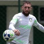 Palmeiras treina reforçado de olho em líder Botafogo