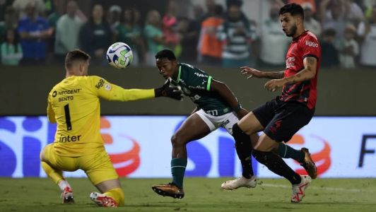 Palmeiras vence Athletico e empata com Botafogo na liderança do Brasileiro