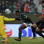 Palmeiras vence Athletico e empata em pontos com Botafogo no Brasileiro