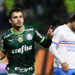 Brasileirão: Palmeiras vence o Bahia em casa e encosta no Botafogo