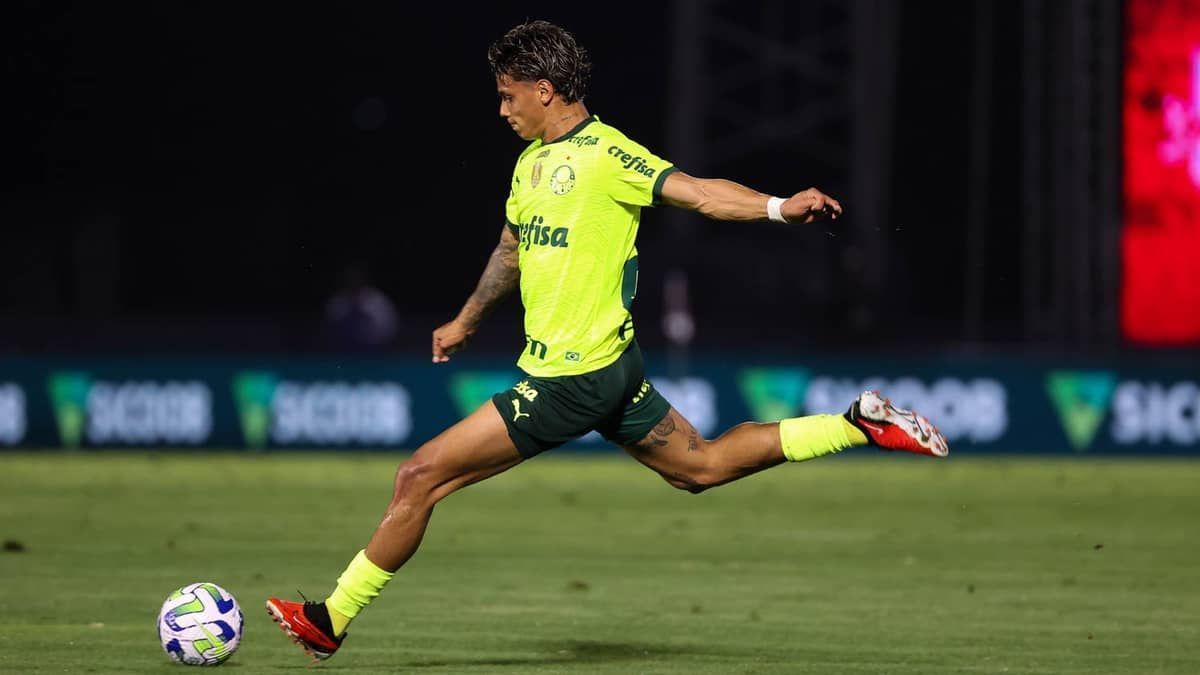 Palmeiras visita Coritiba para fugir de crise e tabu sem vencer no Brasileiro