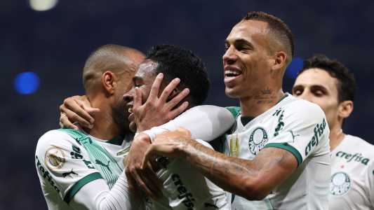O centroavante Henrique, ex-Palmeiras, está perto de ser contratado pelo Cruzeiro.