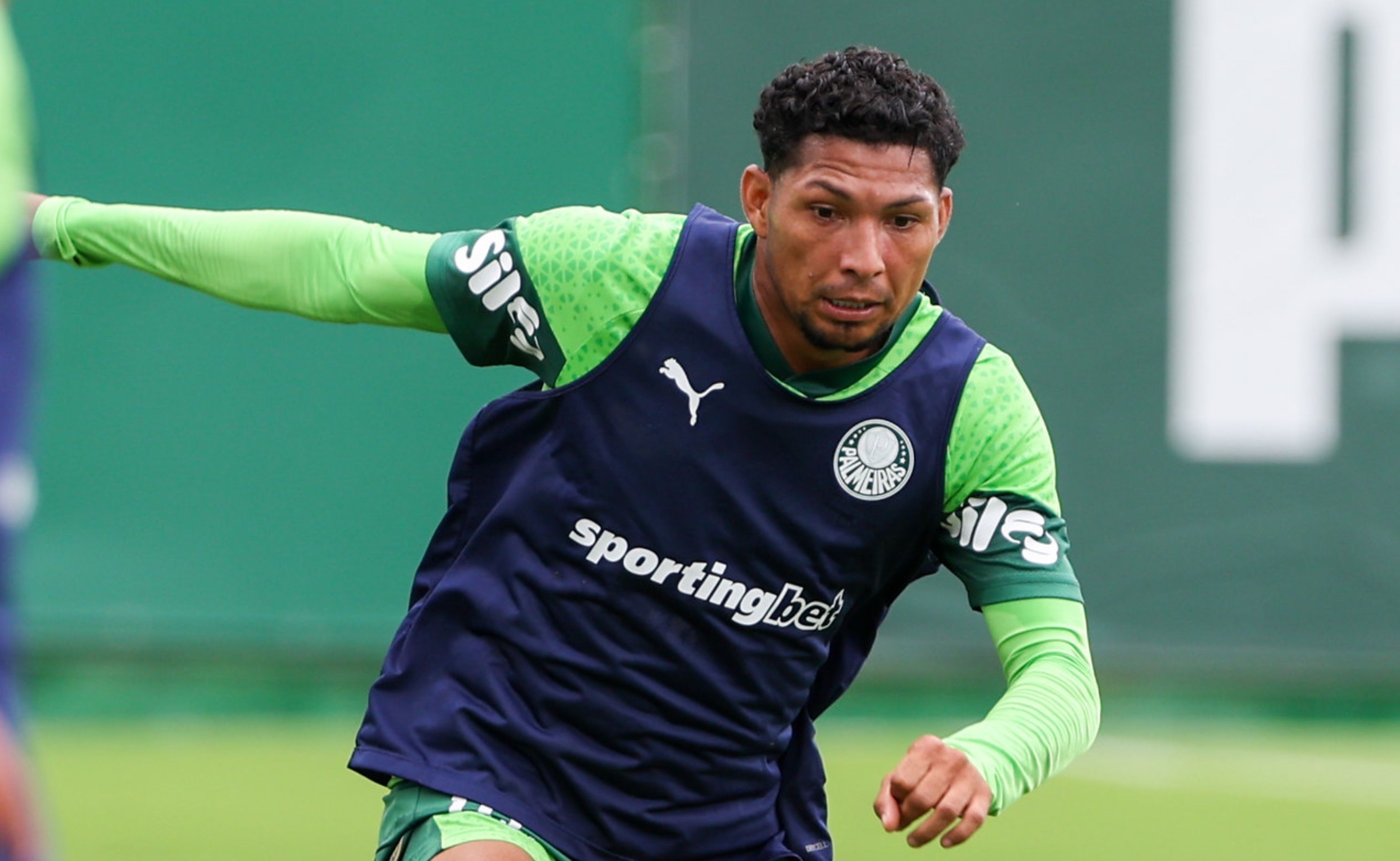 Com Rony, Atlético terá quarteto multicampeão pelo Palmeiras