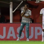 Abel reclama do gramado do Barradão após vitória do Palmeiras