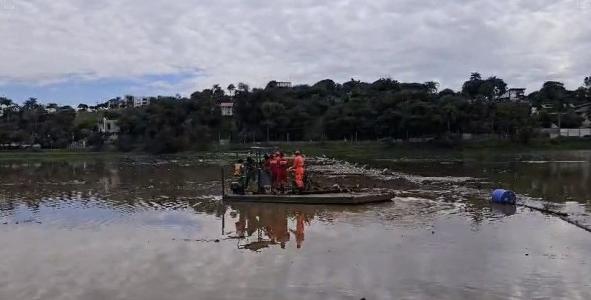 Corpo é encontrado preso a barreira de detritos na Lagoa da Pampulha