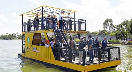 A navegação é feita no Capivarã – barco tipo catamarã com capacidade para 30 pessoas, incluindo tripulação e guia de turismo