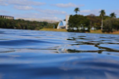 A população de Belo Horizonte vive a expectativa de ver o processo de desassoreamento da Lagoa da Pampulha concluído até junho do ano quem, antes da realização da Copa do Mundo.