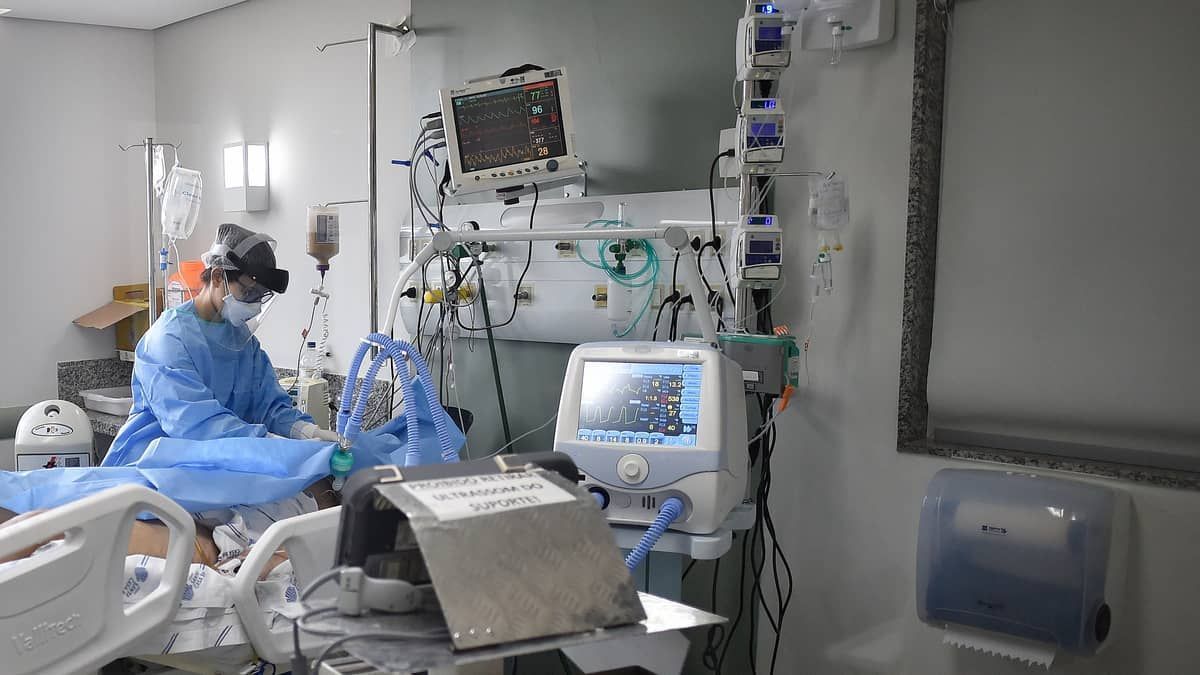 Covid-19 três anos depois: baixa procura por doses de reforço ameaça controle da pandemia em BH