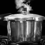 Panela de pressão explode e fere mulher em restaurante no DF