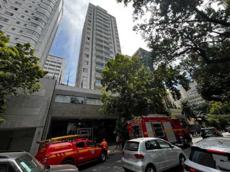 Os ocupantes do edifício, tanto da parte residencial, quanto da parte de escritórios tiveram que evacuar o residencial