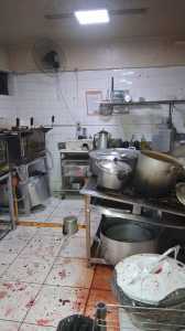 Duas cozinheiras ficaram feridas