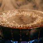 Como evitar que uma panela fervendo derrame? A ciência tem um truque simples e eficaz