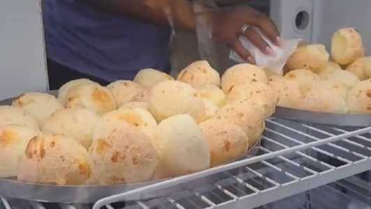 Pão de queijo a R$ 0,50 faz sucesso na Black Friday de BH