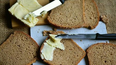 Pão e manteiga, gorduras e carboidratos