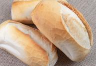 Nem micro-ondas, nem forno: o lugar para guardar o pão francês e evitar que ele fique duro