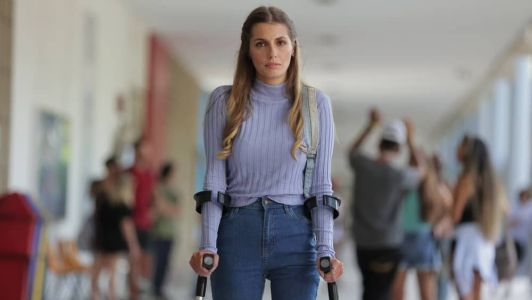 Paola Antonini viveu Grazi em 'Todo dia a mesma noite', série da Netflix sobre a Boate Kiss