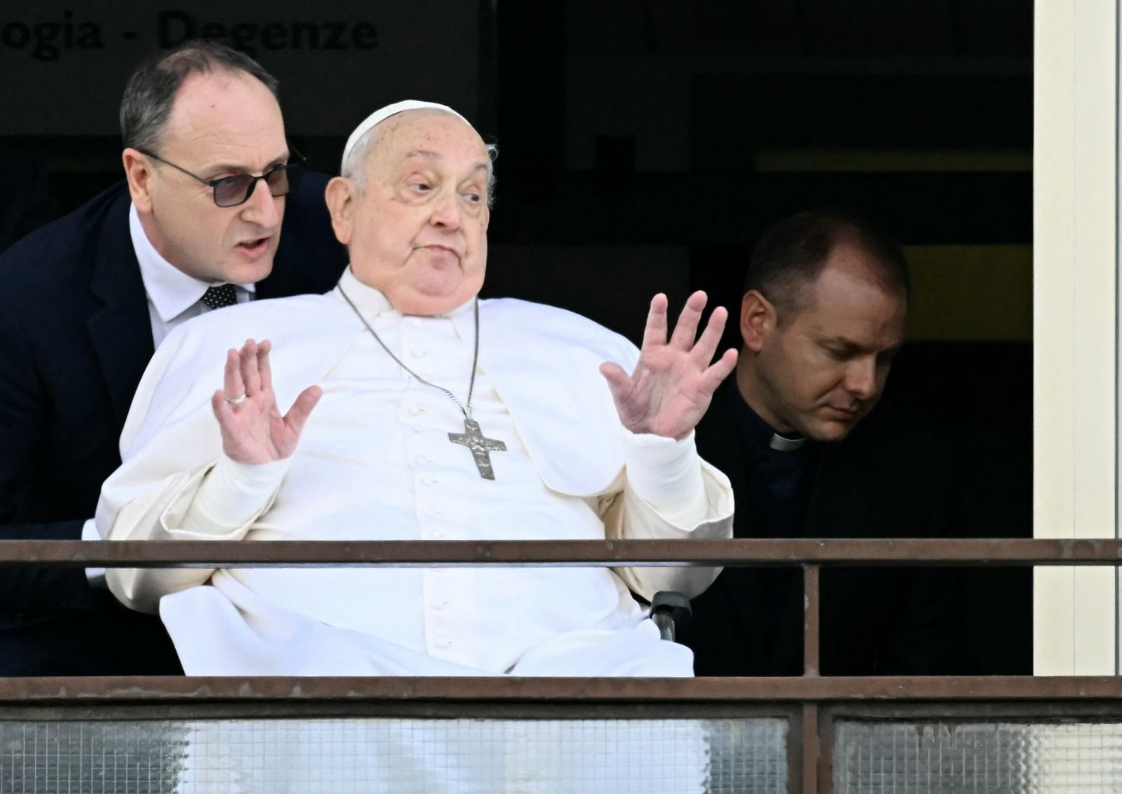 Papa Francisco: veja imagens da primeira aparição do pontífice