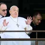 Papa Francisco: veja imagens da primeira aparição do pontífice