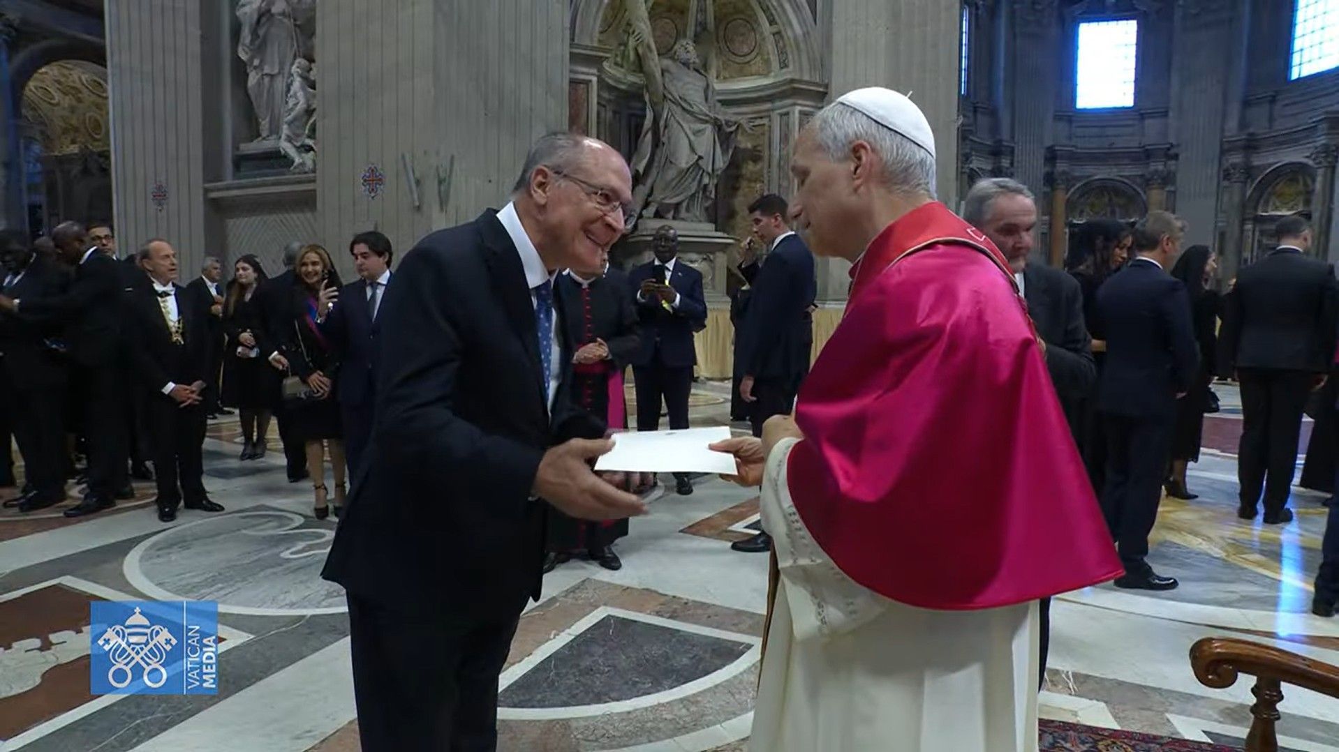 Alckmin faz convite ao Papa Leão XIV durante visita ao Vaticano