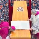 Caixão de Bento XVI é levado para sepultura na Basílica de São Pedro