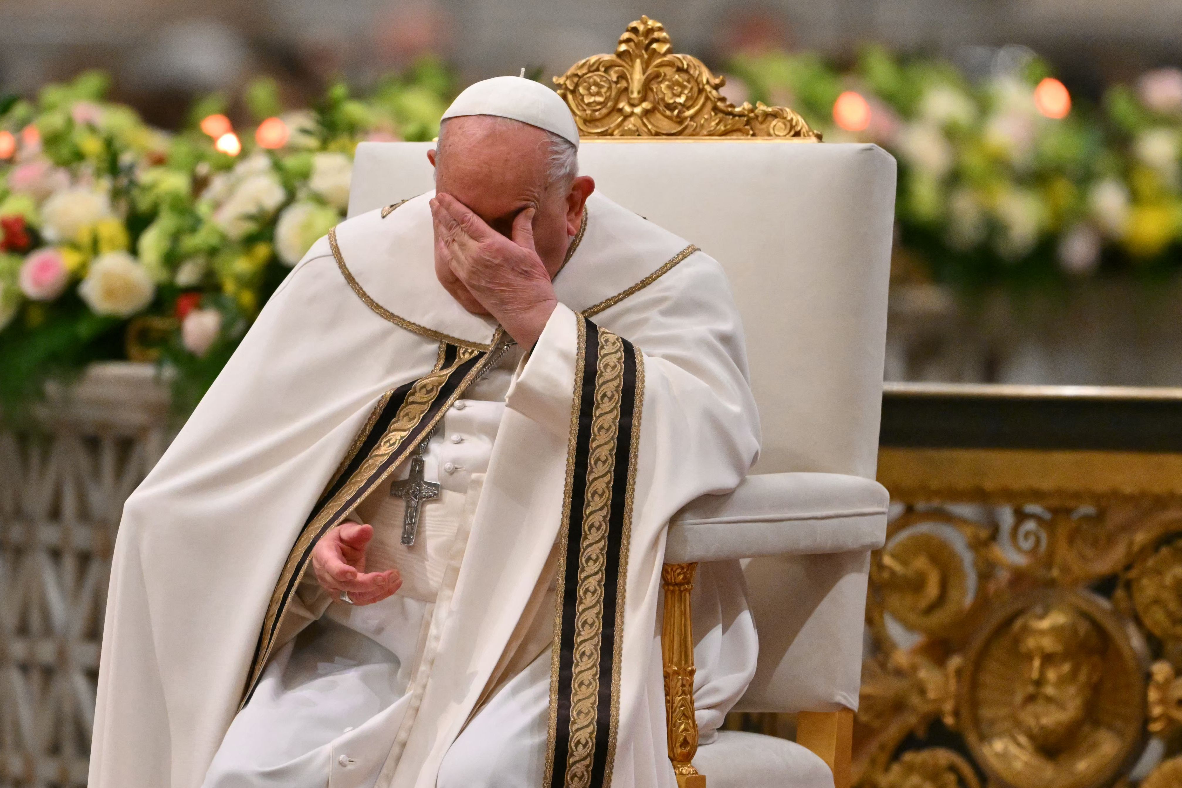 Papa Francisco é hospitalizado para tratar bronquite, diz Vaticano