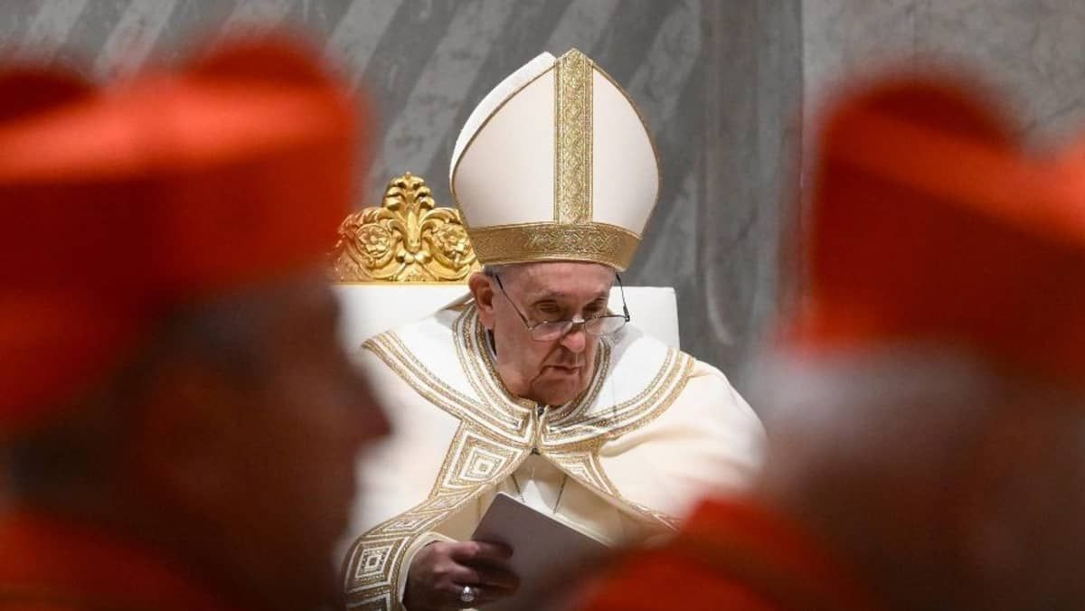 Papa Francisco presidirá funeral de Bento XVI